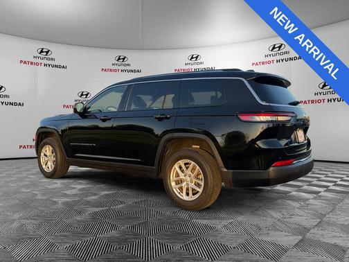 Diamond Black Crystal Pearlcoat 2023 Jeep Grand Cherokee L Laredo
