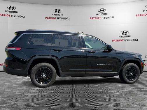 Diamond Black Crystal Pearlcoat 2023 Jeep Grand Cherokee L Laredo