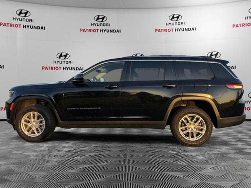 Diamond Black Crystal Pearlcoat 2023 Jeep Grand Cherokee L Laredo