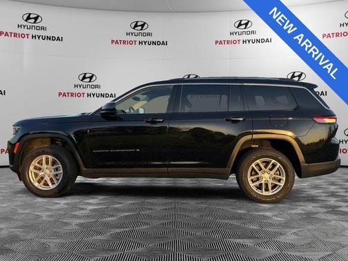 Diamond Black Crystal Pearlcoat 2023 Jeep Grand Cherokee L Laredo