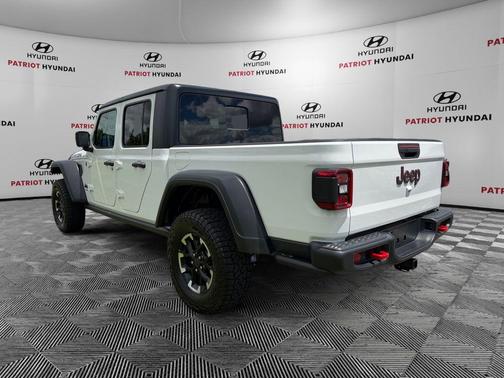 Bright White Clearcoat 2026 Jeep Gladiator Rubicon