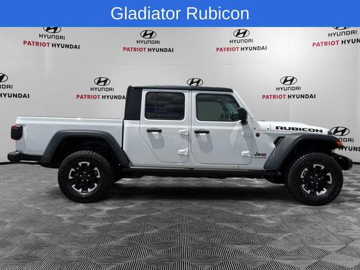 Bright White Clearcoat 2026 Jeep Gladiator Rubicon