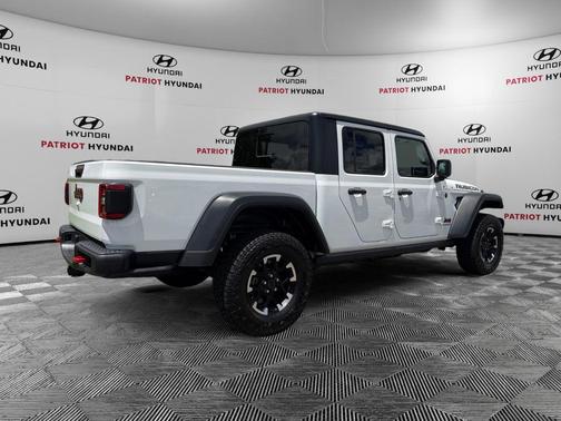 Bright White Clearcoat 2026 Jeep Gladiator Rubicon