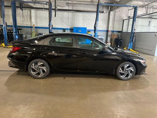 2025 Hyundai ELANTRA Sport