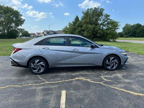 2025 Hyundai ELANTRA Sport