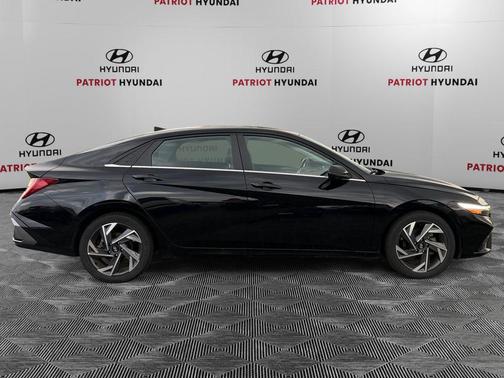 Abyss Black 2024 Hyundai ELANTRA Limited