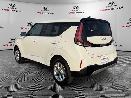 Snow White Pearl 2024 Kia Soul LX