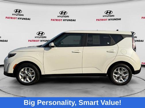 Snow White Pearl 2024 Kia Soul LX
