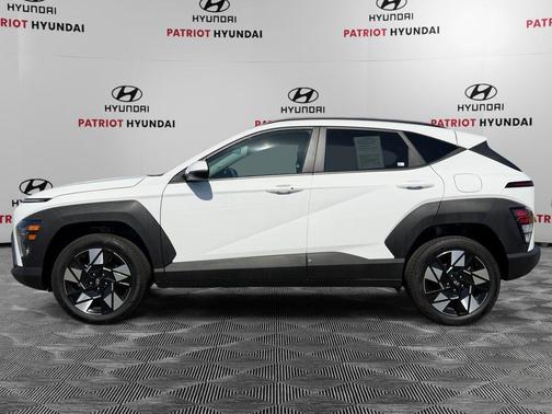 Atlas White 2025 Hyundai KONA SEL