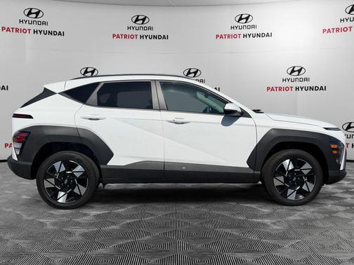 Atlas White 2025 Hyundai KONA SEL
