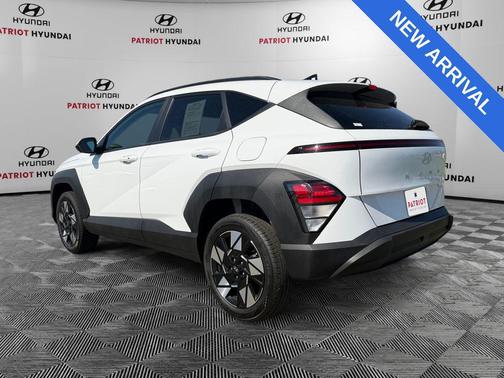 Atlas White 2025 Hyundai KONA SEL