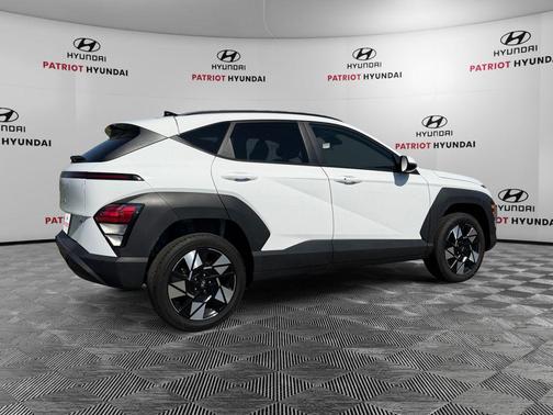 Atlas White 2025 Hyundai KONA SEL