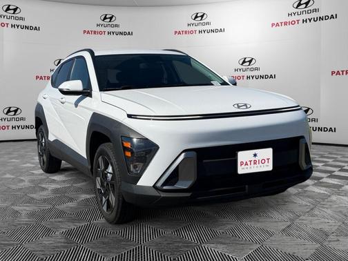 Atlas White 2025 Hyundai KONA SEL