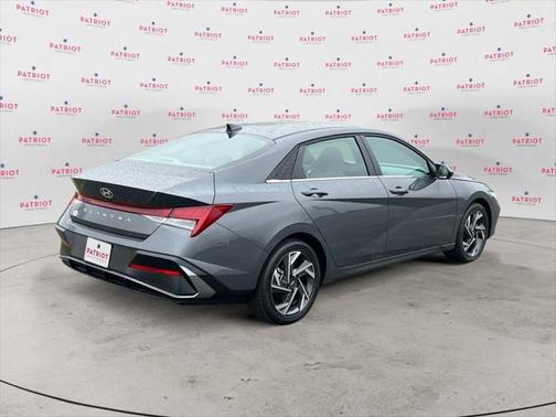 2025 Hyundai ELANTRA SEL