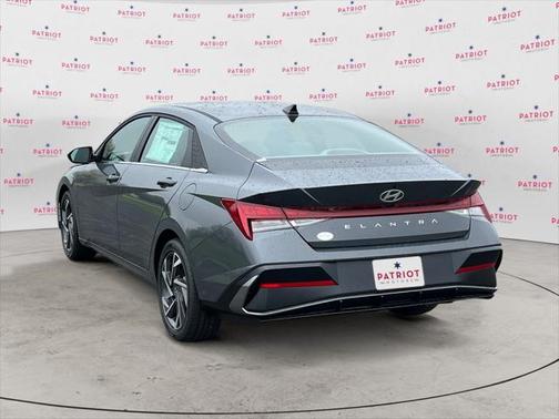 2025 Hyundai ELANTRA SEL
