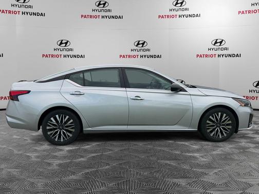 Brilliant Silver Metallic 2024 Nissan Altima 2.5 SV