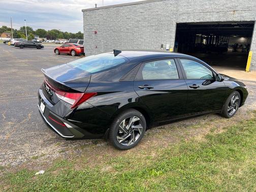 2025 Hyundai ELANTRA Sport