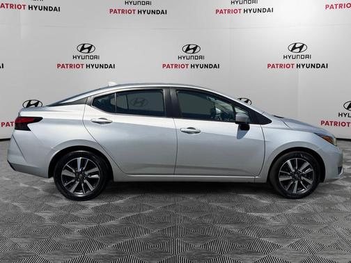 Brilliant Silver Metallic 2025 Nissan Versa 1.6 SV