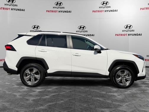 Ice Cap 2024 Toyota RAV4 XLE