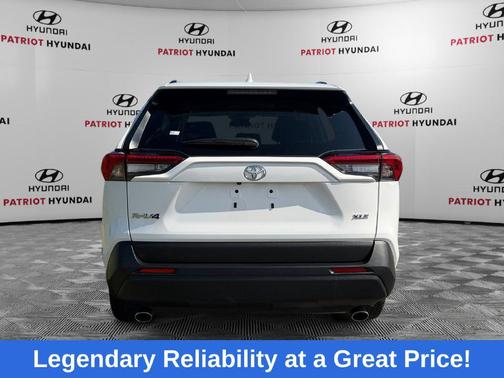 Ice Cap 2024 Toyota RAV4 XLE