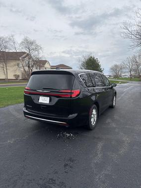 Diamond Black Crystal Pearlcoat 2024 Chrysler Pacifica Touring L