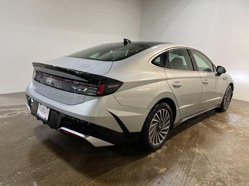 2026 Hyundai SONATA Hybrid SE