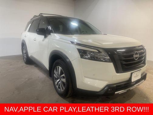 2023 Nissan Pathfinder SL 4WD