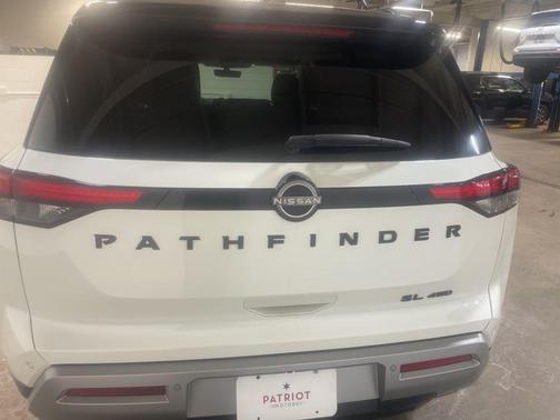 2023 Nissan Pathfinder SL 4WD