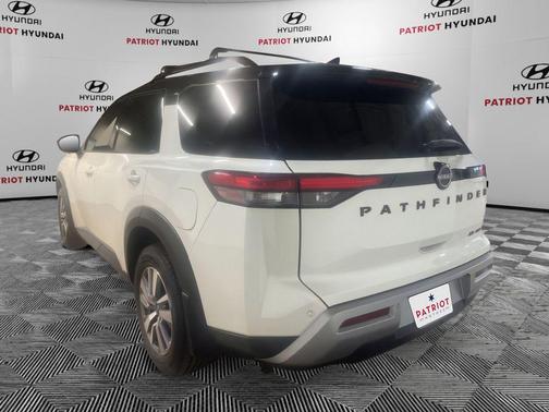 2023 Nissan Pathfinder SL 4WD