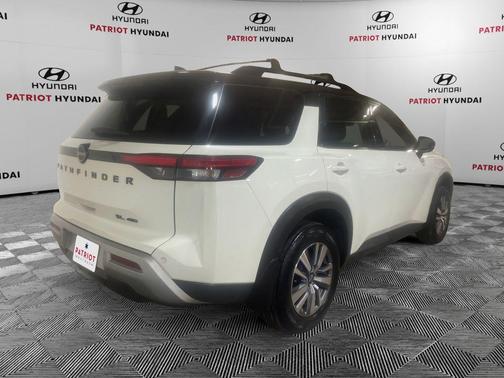 2023 Nissan Pathfinder SL 4WD