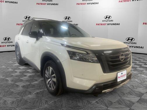 2023 Nissan Pathfinder SL 4WD