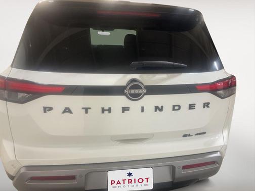 2023 Nissan Pathfinder SL 4WD