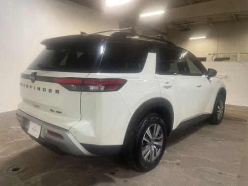 2023 Nissan Pathfinder SL 4WD