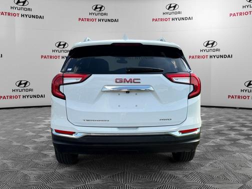 Summit White 2024 GMC Terrain SLT