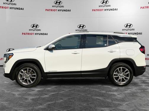 Summit White 2024 GMC Terrain SLT
