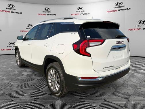 Summit White 2024 GMC Terrain SLT
