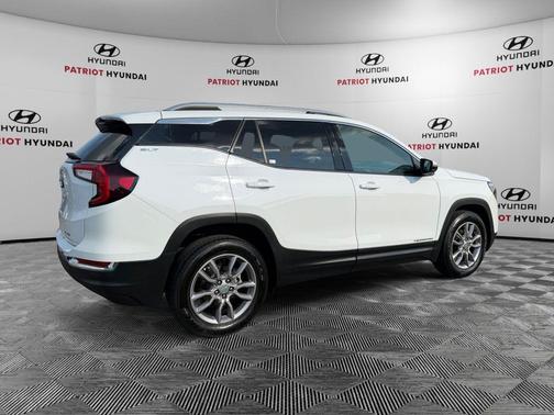 Summit White 2024 GMC Terrain SLT