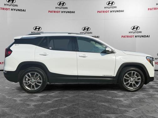 Summit White 2024 GMC Terrain SLT