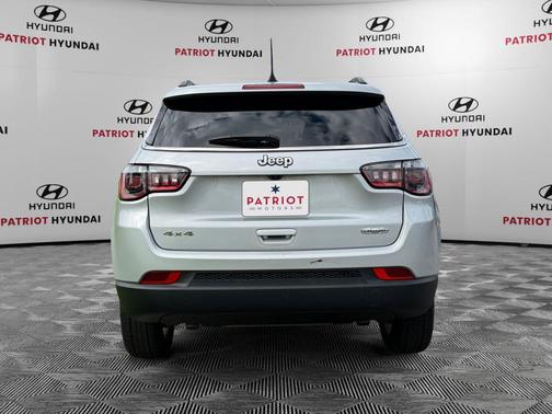 Silver Zynith Metallic Clearcoat 2024 Jeep Compass Latitude
