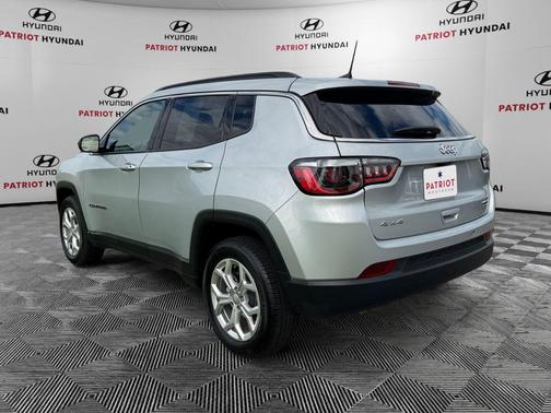 Silver Zynith Metallic Clearcoat 2024 Jeep Compass Latitude
