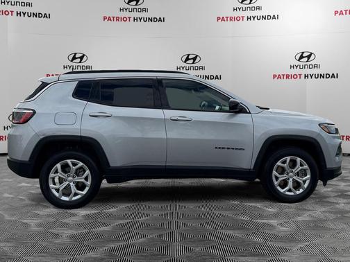 Silver Zynith Metallic Clearcoat 2024 Jeep Compass Latitude