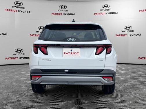 2026 Hyundai TUCSON SE