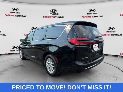 Diamond Black Crystal Pearlcoat 2025 Chrysler Pacifica L