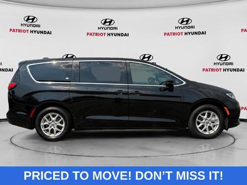 Diamond Black Crystal Pearlcoat 2025 Chrysler Pacifica L