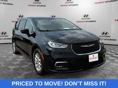 Diamond Black Crystal Pearlcoat 2025 Chrysler Pacifica L