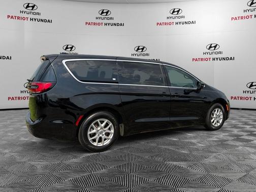 Diamond Black Crystal Pearlcoat 2025 Chrysler Pacifica L