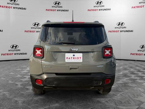 Sting-Gray Clearcoat 2022 Jeep Renegade Latitude
