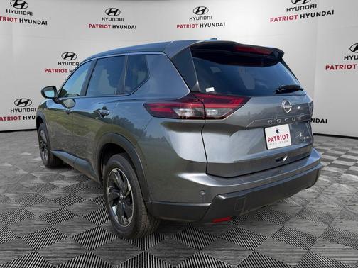 Gun Metallic 2024 Nissan Rogue SV