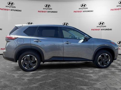 Gun Metallic 2024 Nissan Rogue SV
