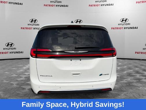 Bright White Clearcoat 2024 Chrysler Pacifica Hybrid Select